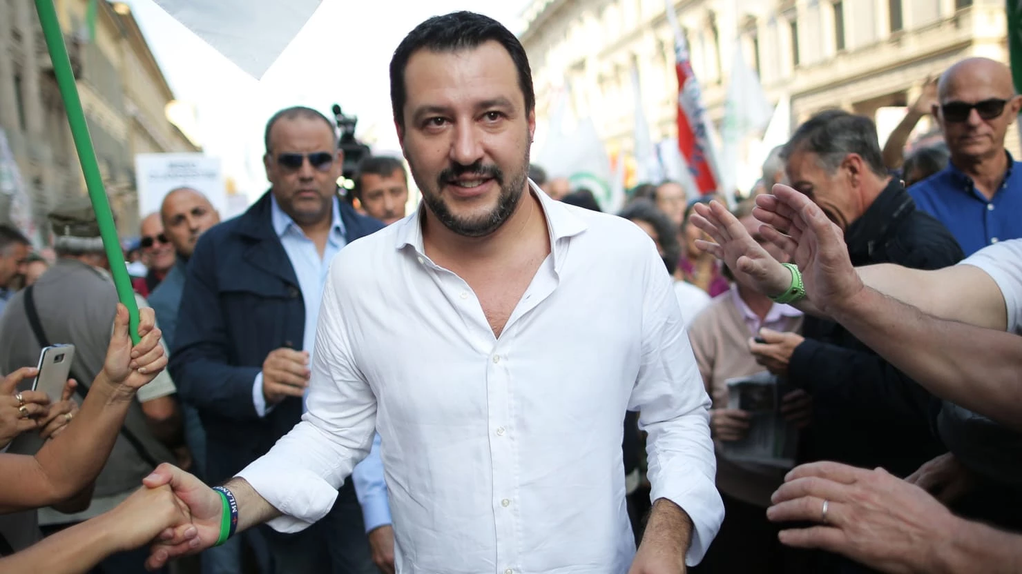 «Οδοστρωτήρας» ο Μ. Σαλβίνι: «Μην τολμήσετε να μας φορτώσετε με ψεύτικους πρόσφυγες» – «Πατριωτικό τείχος» κατά του Ισλάμ στην Ευρώπη